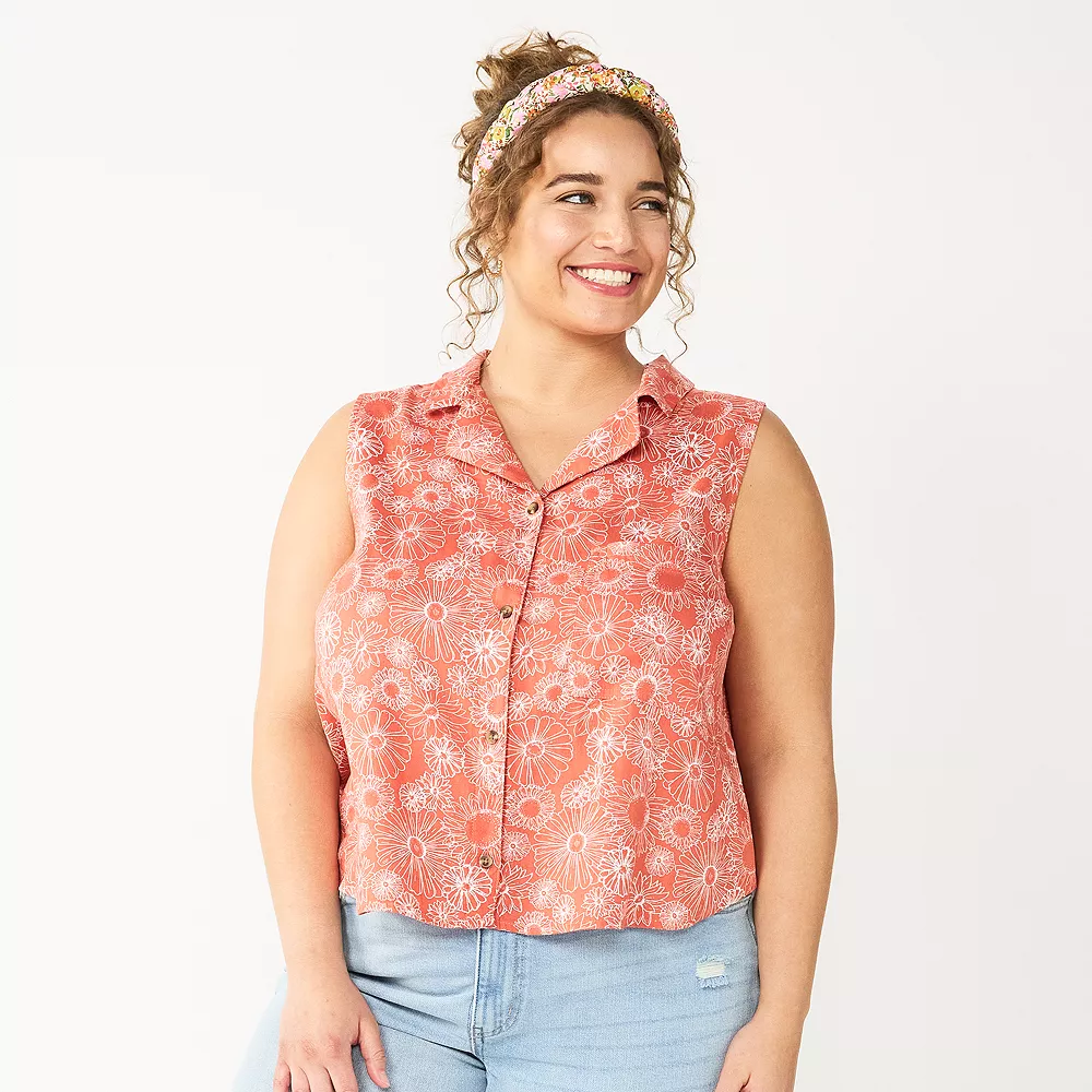 Juniors' Plus Size SO® Cropped Sleeveless Button Down Top 7 Juniors' Plus Size SO® Cropped Sleeveless Button Down Top - Image 7