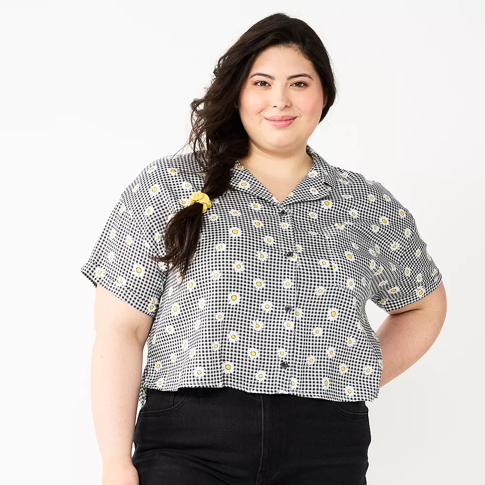 Juniors' Plus Size SO® Cropped Button Down Shirt 6 Juniors' Plus Size SO® Cropped Button Down Shirt - Image 6
