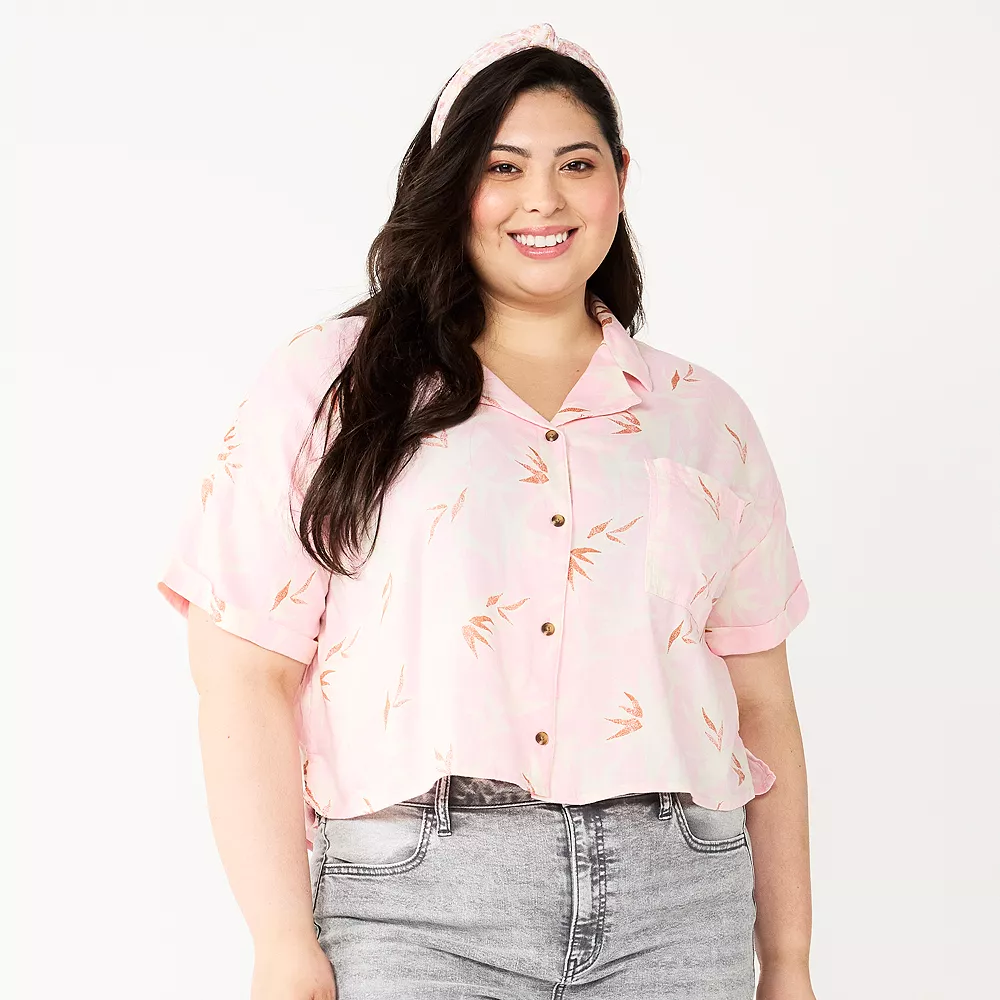 Juniors' Plus Size SO® Cropped Button Down Shirt 9 Juniors' Plus Size SO® Cropped Button Down Shirt - Image 9